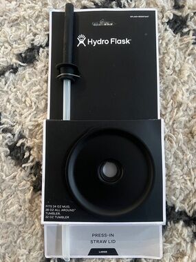 New Hydro Flask Black Straw Lid with Press-In Straw